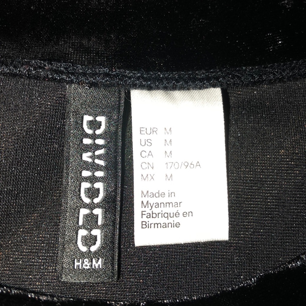 H&M tight cropped black velvet long sleeve top - Picture 2 of 3